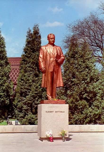 Socha Klementa Gottwalda   Hlavná ulica